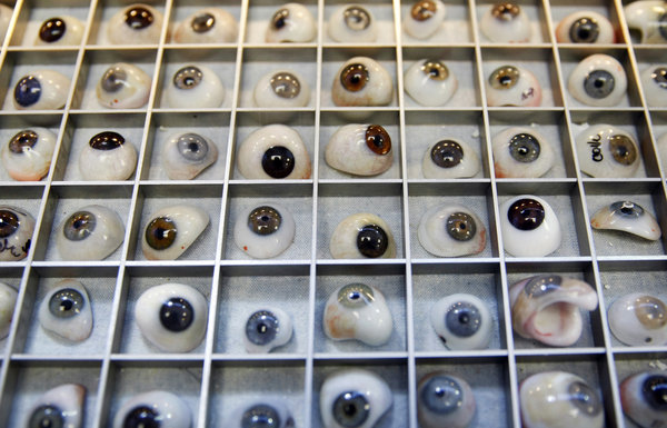 Prosthetic eyes