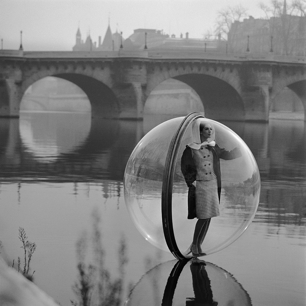 In the ’60s, Models Floated Through Paris in Bubbles