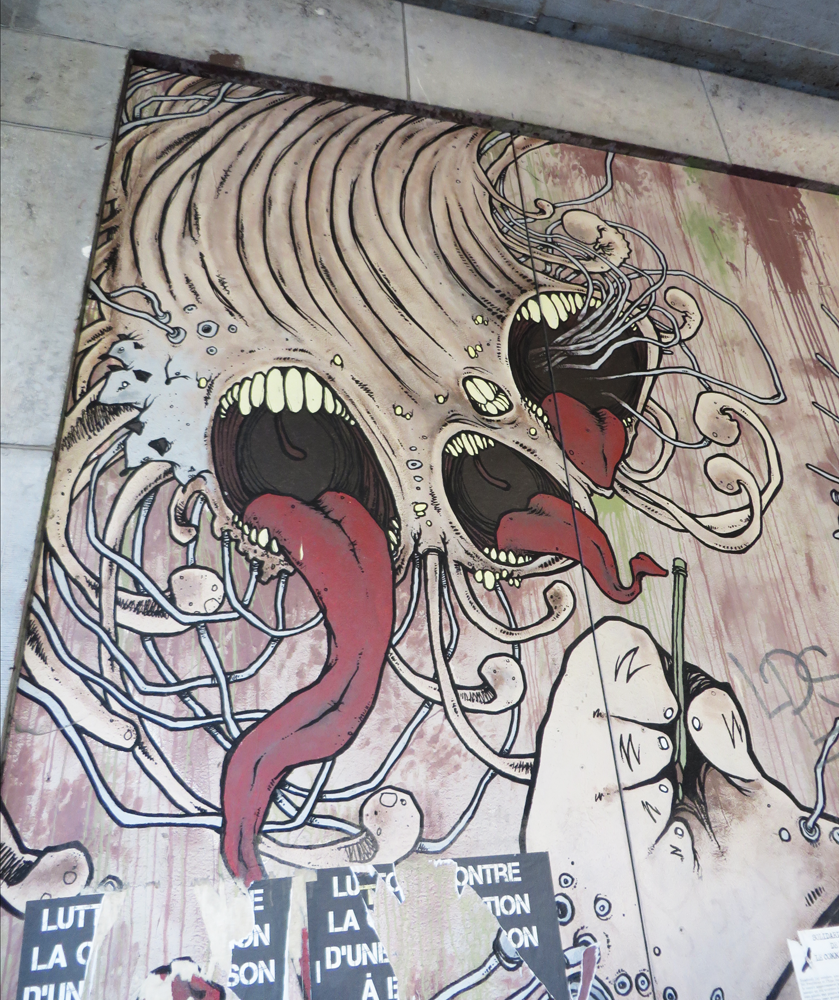 Mouth and teeth street art in Brussels