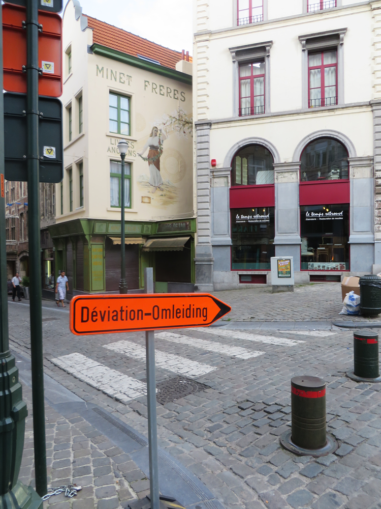 A deviation sign, but in Dutch this time in Bruges