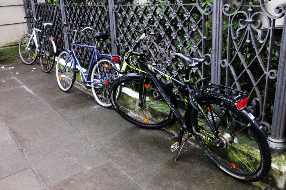 copenhagen-bikes-by-fence