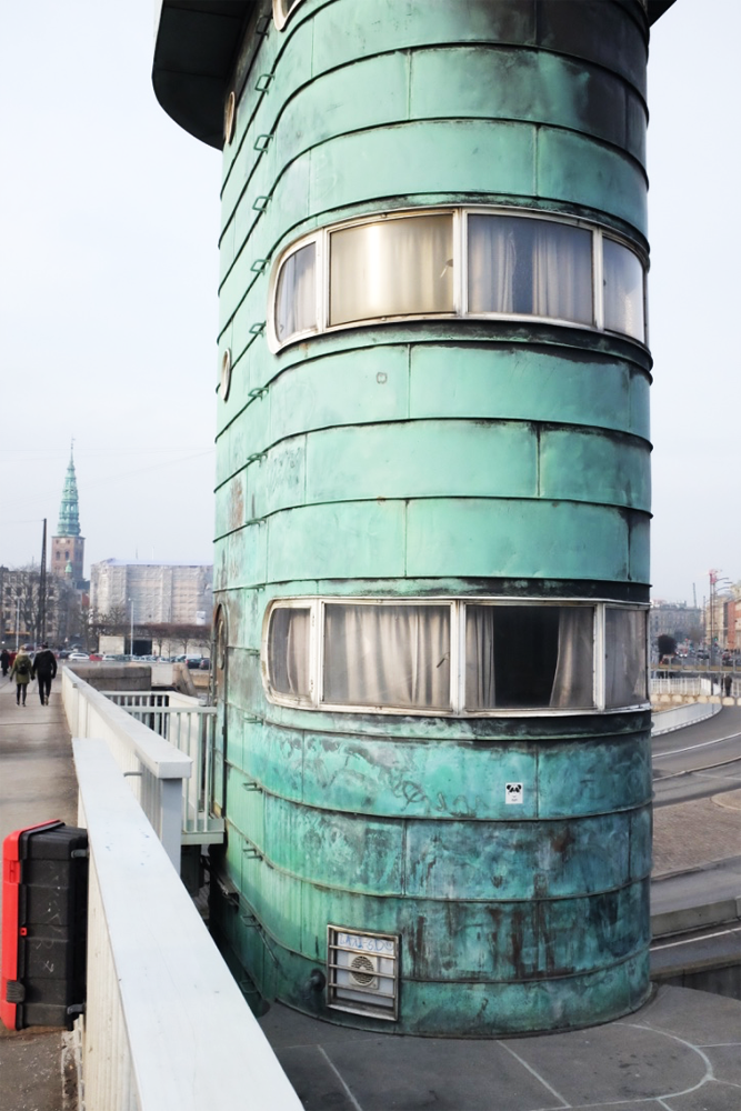 The side of a control tower of Copenhagen's Knippelsbro